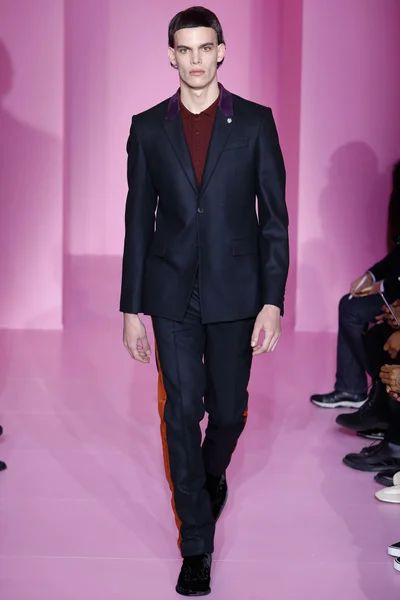 Look 1